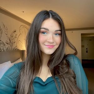 Meet your Posher, Ava